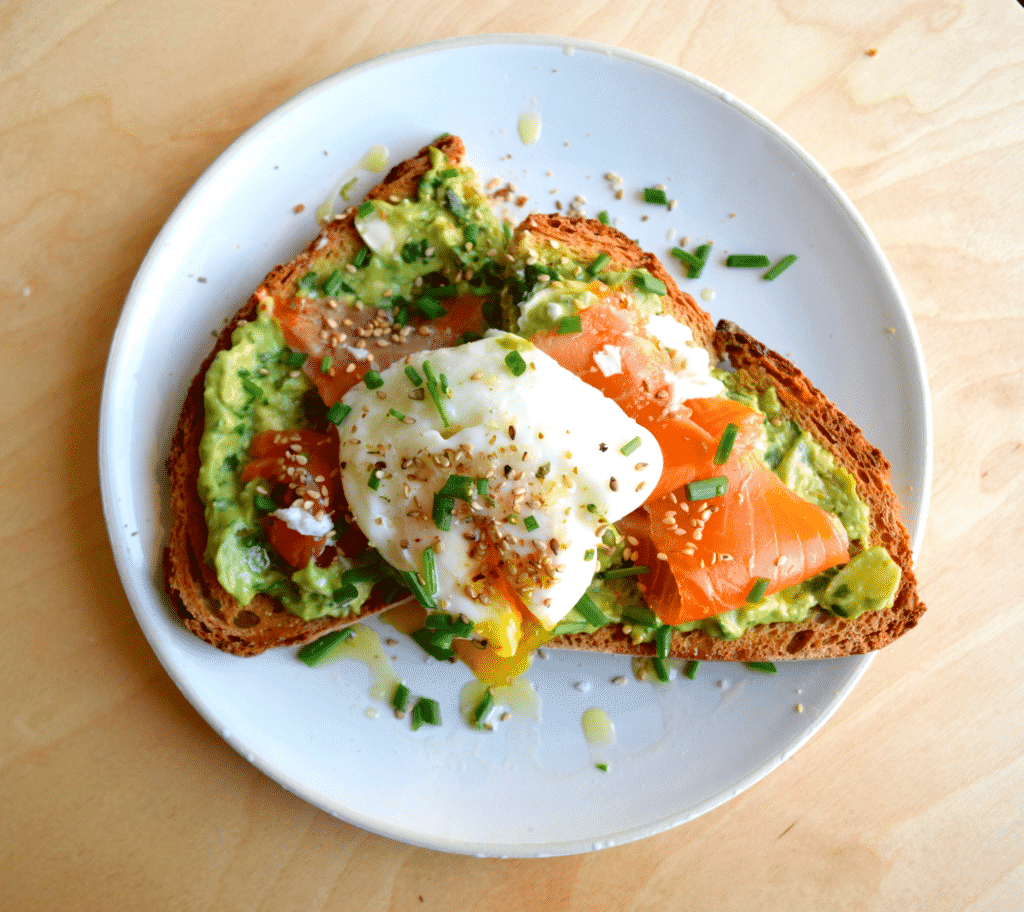 Avocado toast saumon oeuf