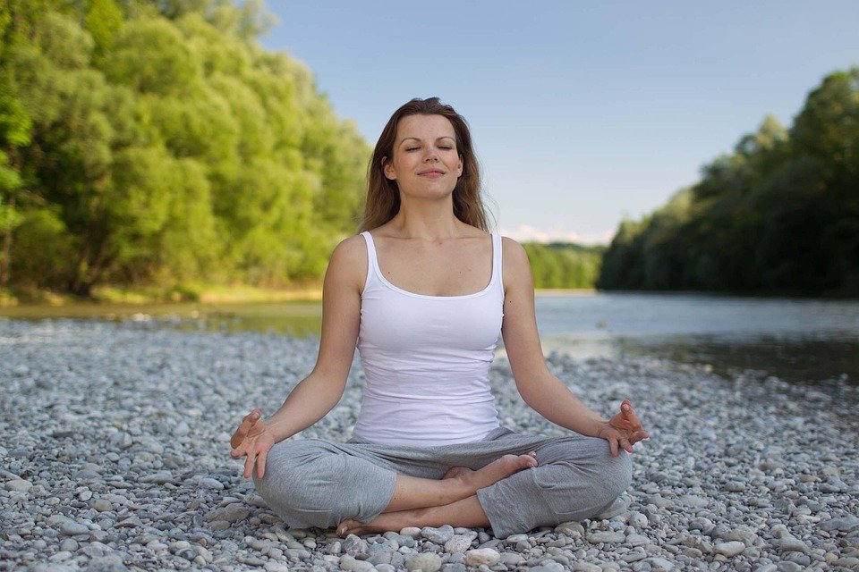 Posture de relaxation qui permet d'assouplir les articulations et tonifier les jambes